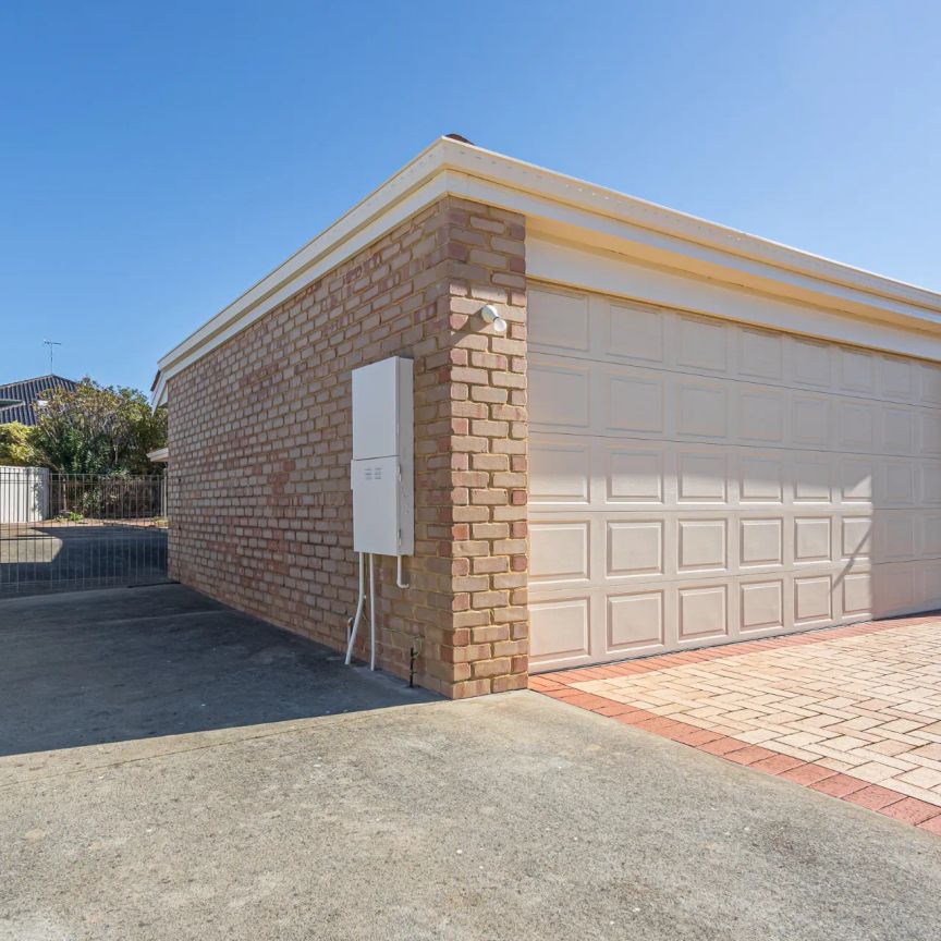 11 Caravel Way, Halls Head. - Photo 1