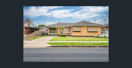 Comfortable Home Awaits - Photo 2