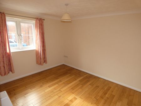 2 bed Apartment - To Let - Photo 3