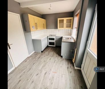 2 bedroom semi-detached house to rent - Photo 5