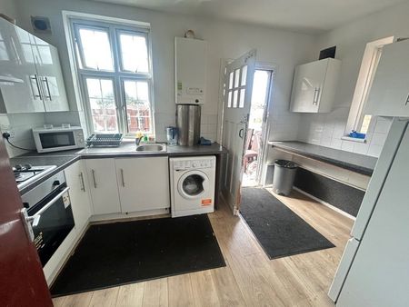 5 Bed Maisonette, High Street, CR0 - Photo 3