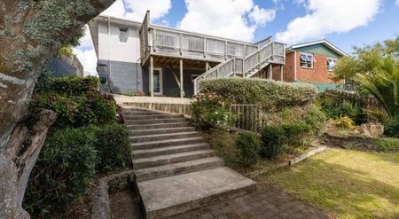 4 BED, 2 BATH - SPACIOUS FAMILY HOME - Photo 3