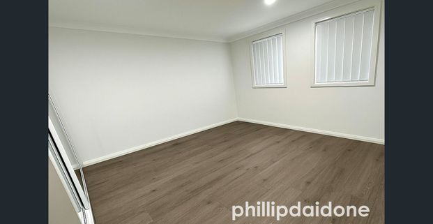 MODERN 4-BEDROOM FAMILY DUPLEX IN PRIME LOCATION - Photo 1
