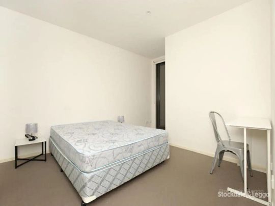 “LARGE FURNISHED 3 BEDROOM APARTMENT, GREAT VIEWS!” - Photo 1