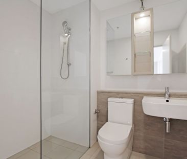 Well Maintained 1 Bed plus Study Desk and Parking! - Photo 5