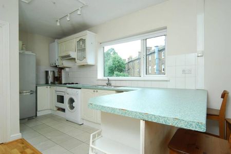 3 bedroom flat to rent - Photo 3