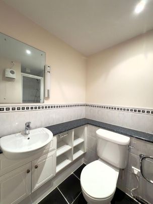 1 bedroom in a flat share to rent - Photo 1