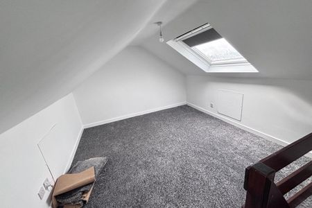 Chanterlands Avenue - Photo 2
