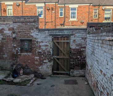 2 bedroom terraced house to rent - Photo 4