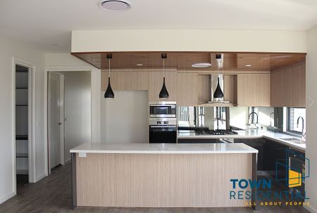 32 Booroolong Street, Throsby ACT 2914 - House For Rent | Domain - Photo 5