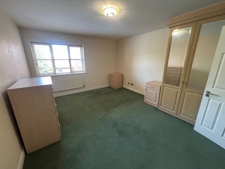 Deyncourt Gardens, Upminster, RM14 - Photo 4
