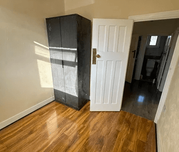 4 bedroom semi-detached house to rent - Photo 3