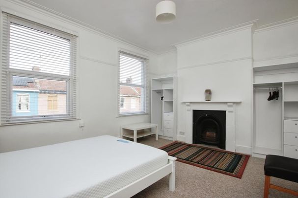 4 bedroom terraced house to rent - Photo 1
