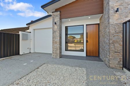 Brand New Stunning Executive Home in a Prime Location - Photo 2