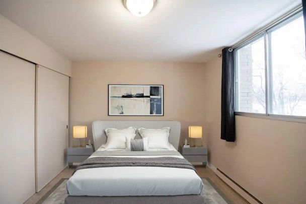 Grenoble Manor — 1 Bedroom - Photo 1