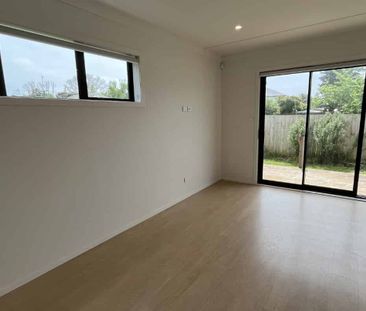 Spacious Backyard Corner Unit - Photo 3