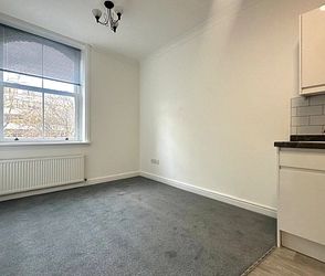 94 Queen Street, Ramsgate, CT11 9ER, Kent - Photo 2