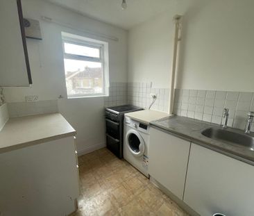 Caulfield Road, Swindon - Photo 2