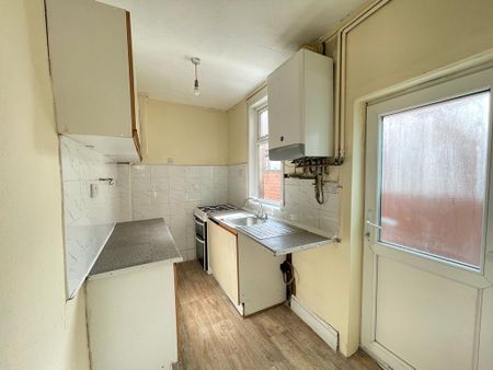 2 bedroom terraced house to rent - Photo 4