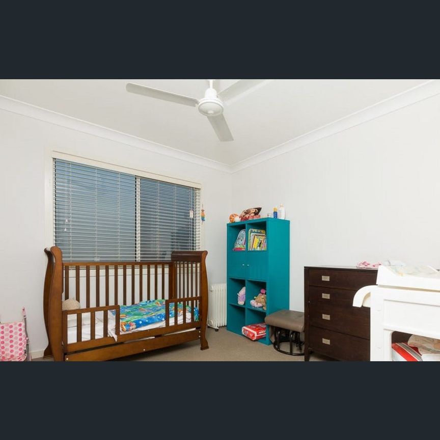 Modern Family Home in Leafy Springfield Lakes - Photo 1