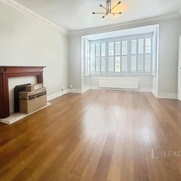 4 bedroom flat to rent - Photo 1