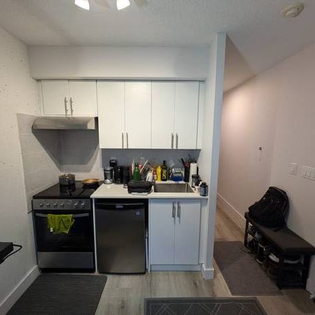 Studio Apartment - Gerrard /Church - TMU & UofT - For Student! - Photo 1