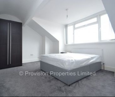 2 Bedroom Properties in Hyde Park - Photo 4