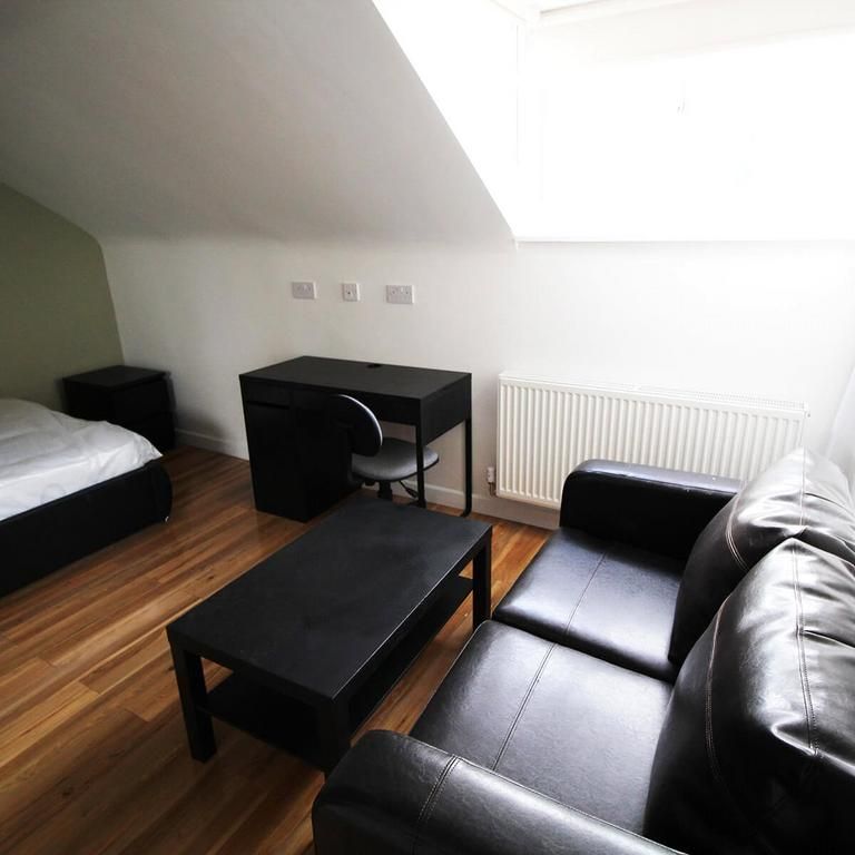 2 bedroom flat share to rent - Photo 1