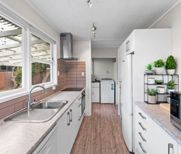 7 Rainbow Place, Wattle Downs, Auckland - Photo 2