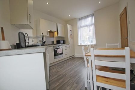 2 bedroom end of terrace house to rent - Photo 3