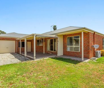 Modern Family Living in a Prime Kangaroo Flat Location - 6 Queen St - Photo 2