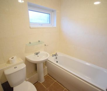 2 bedroom ground floor flat to rent - Photo 2