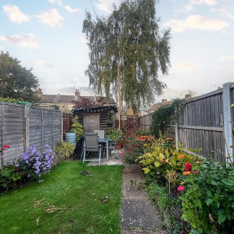 2 bedroom semi-detached house to rent - Photo 1