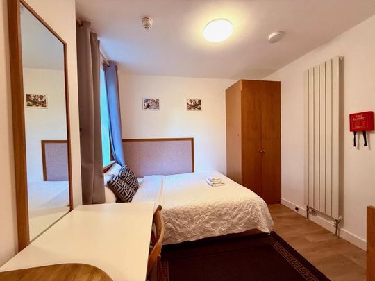 Flat 427 Fulham Palace Road, Fulham W6 9HH - Photo 1