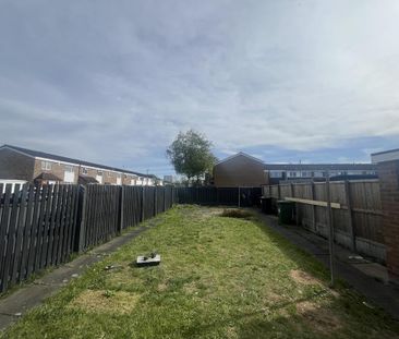 3 bedroom end of terrace house to rent - Photo 4