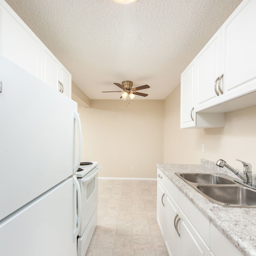 Fernwood Apartments - Photo 1