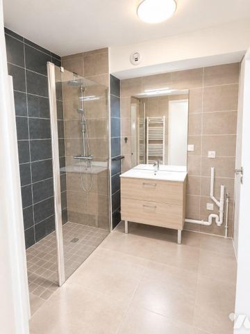 NOUVEAUTE TRENTE CINQ NOTAIRES- A LOUER- PLEIN CENTRE-VILLE DE BRUZ ET TOUTES COMMODITES DIREC... - Photo 4