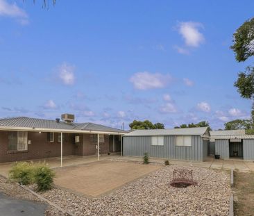 Spacious Family Home in Salisbury Park - Photo 6