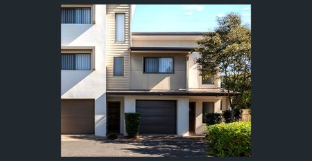 Beautiful Quiet 3-bed Townhouse with AC in Master Bed - Photo 4