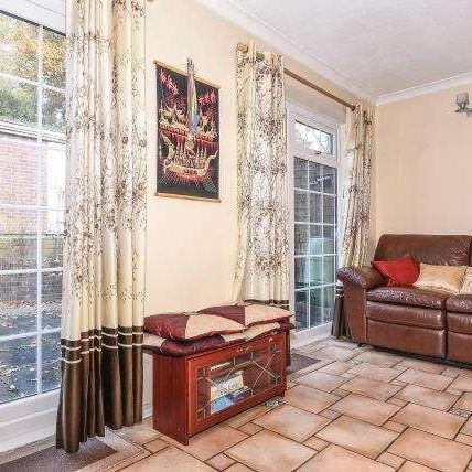 Ascot, Berkshire, SL5 - Photo 1