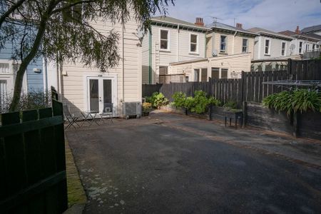 Spacious one-bedroom in the heart of Newtown - Photo 3