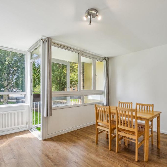 4 bedroom flat to rent - Photo 1