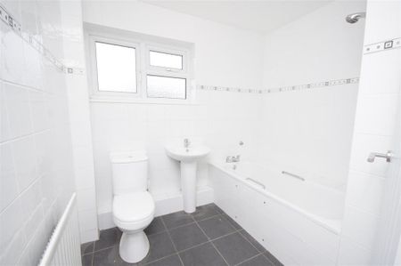 2 bedroom maisonette to rent - Photo 2