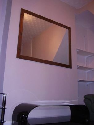 *** Fantastic Three bed student home 1 minute from uni !!! *** - Photo 1