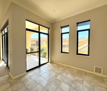 Luxury Living Across Three Levels with Uninterrupted Views. - Photo 2