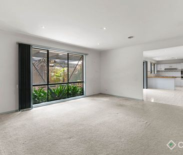 Well Kept 3 Bedroom Home & Study - Photo 3