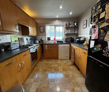 2 bedroom coach house to rent - Photo 3
