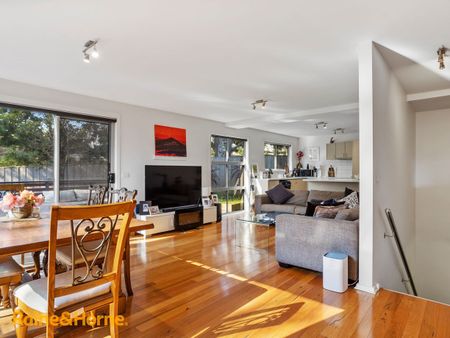 Generous Family Townhouse - Photo 4