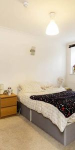 Modern Apartment - Photo 3