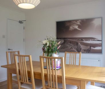 Windrush Court Room 6 - Photo 4